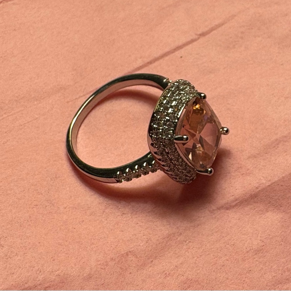 Cocktail Ring with sparkling pink stone - Picture 3 of 3